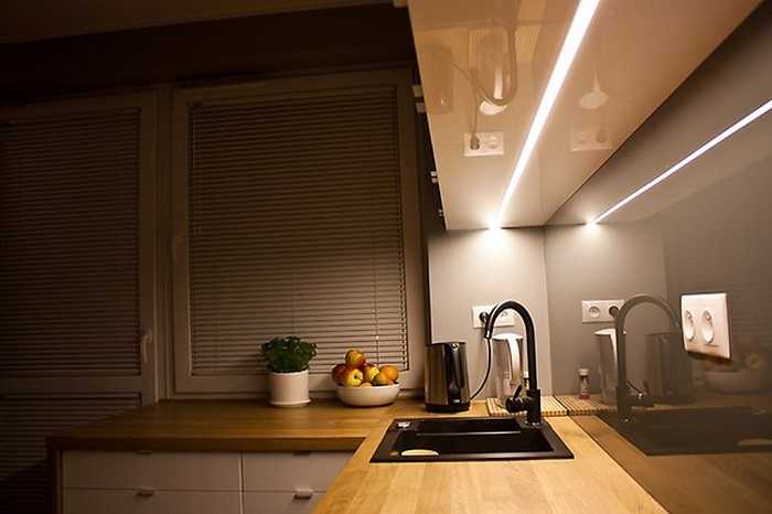Преимущества и особенности установки светодиодной ленты на кухне