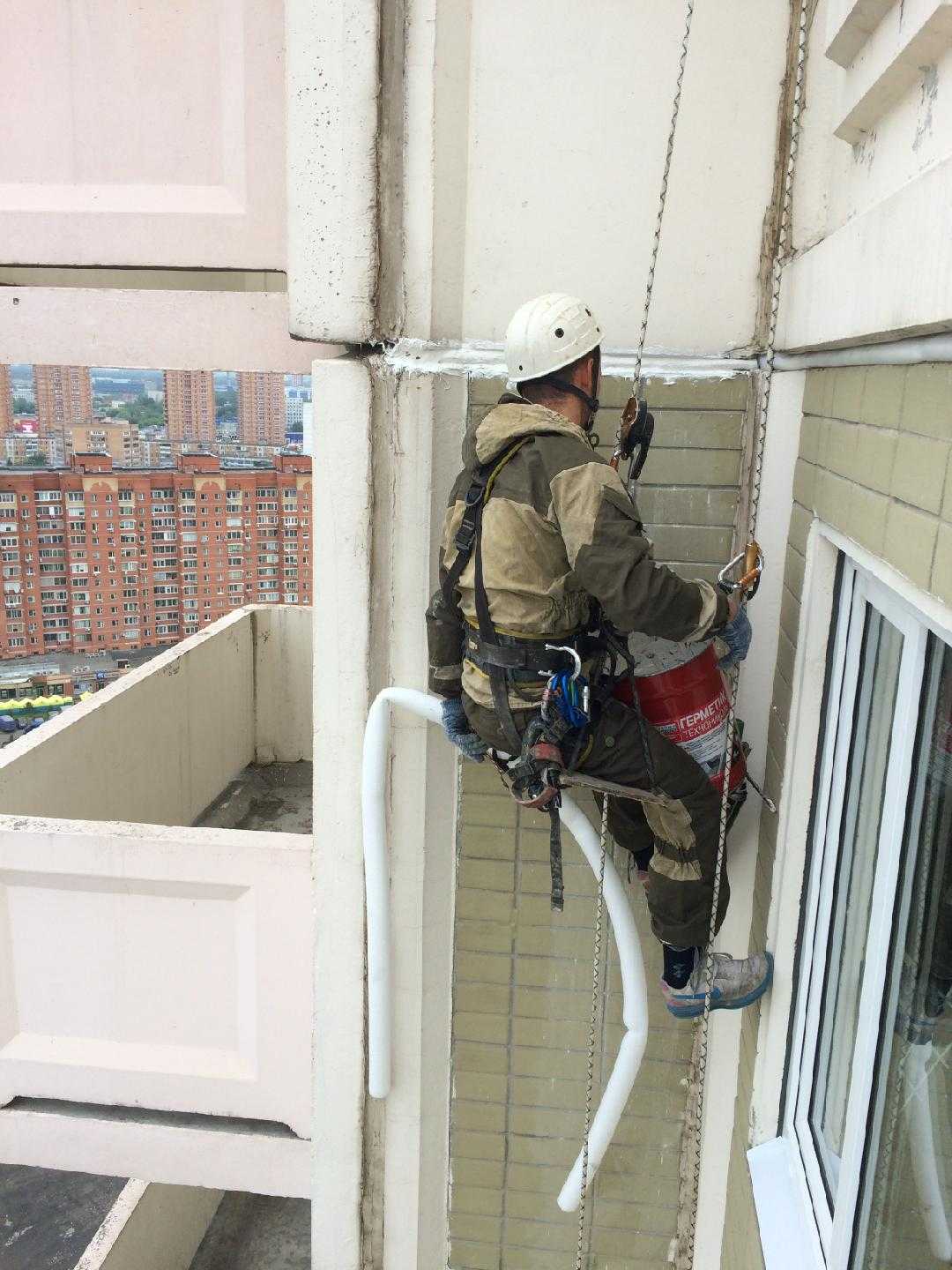 Чем заделать щели на балконе - использование герметика, пены и замазки | стройсоветы
