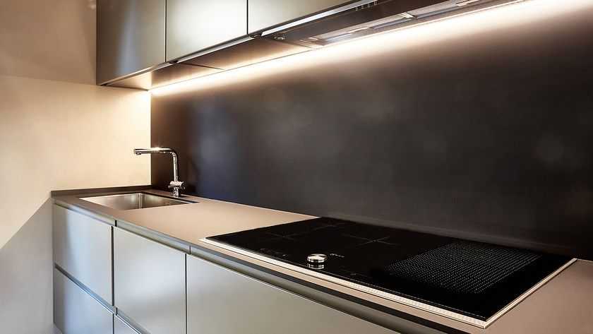 Светодиодная лента для кухни (62 фото): самоклеящаяся лента 220 в. какую ленту выбрать для подсветки кухонного гарнитура? ленточная подсветка для фартука
