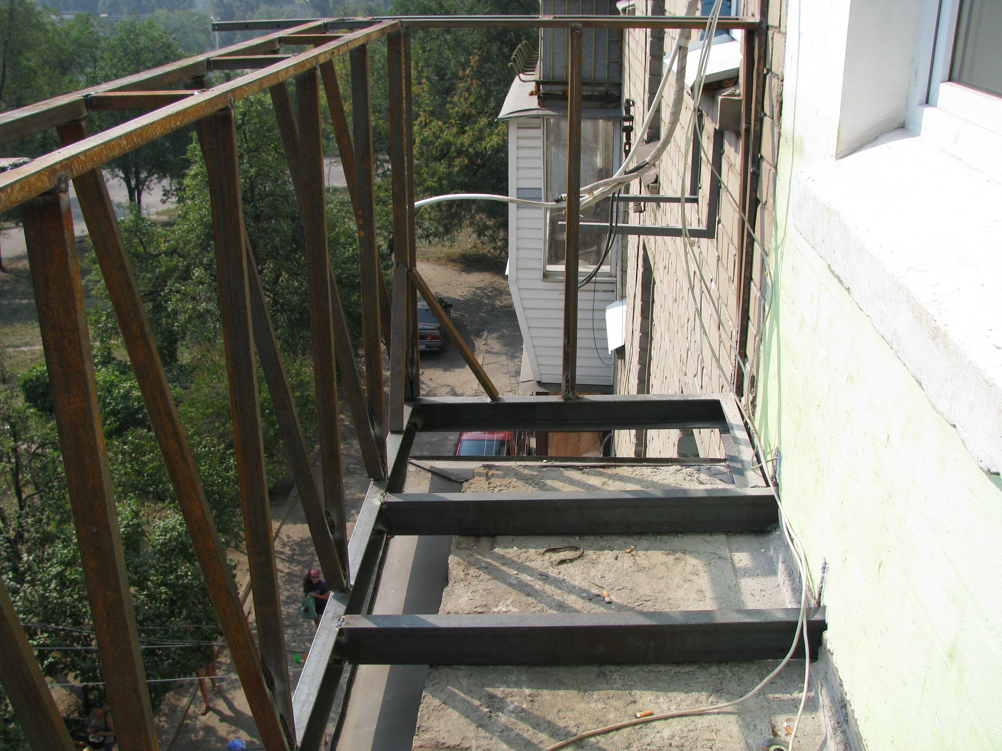Балкон с выносом: способы расширения пространства