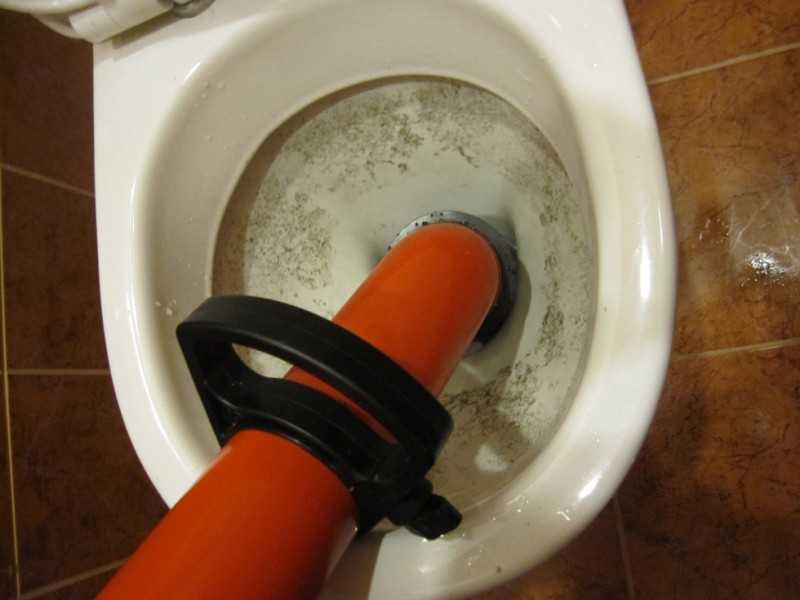 Как прочистить канализационную трубу быстро и эффективно