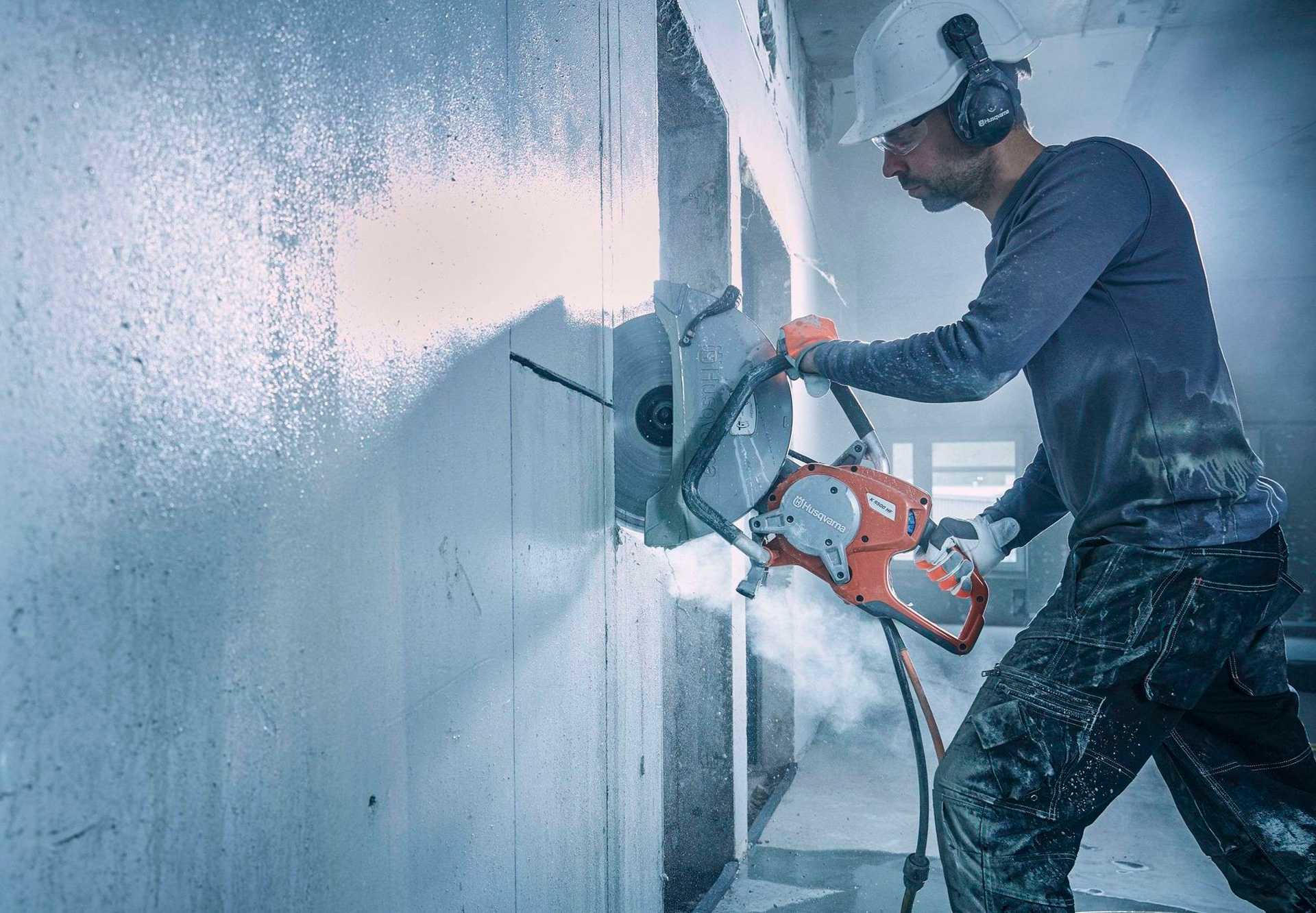 Как правильно сверлить бетонную стену
