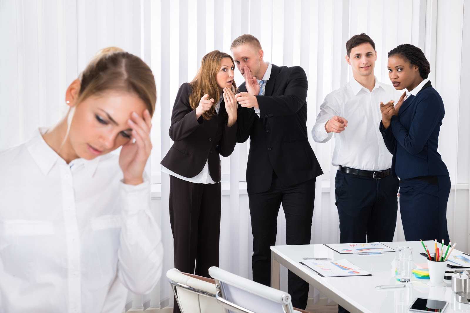 Травля на работе: уволиться или наладить отношения? психология успеха