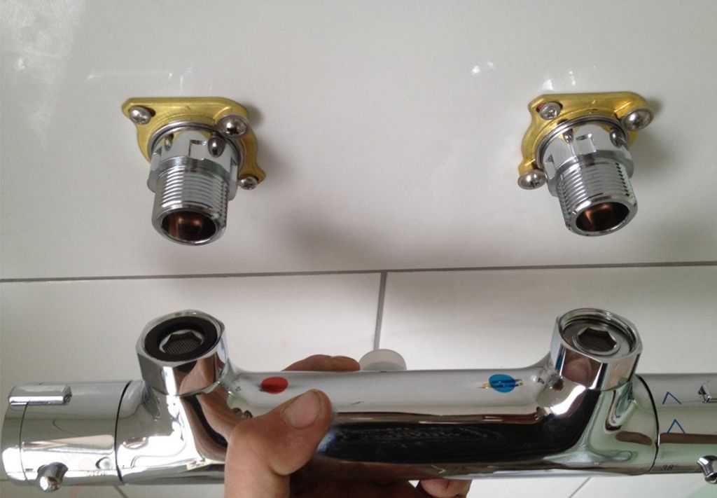 Высота смесителя в ванной от пола – стандарт установки оборудования в санузле