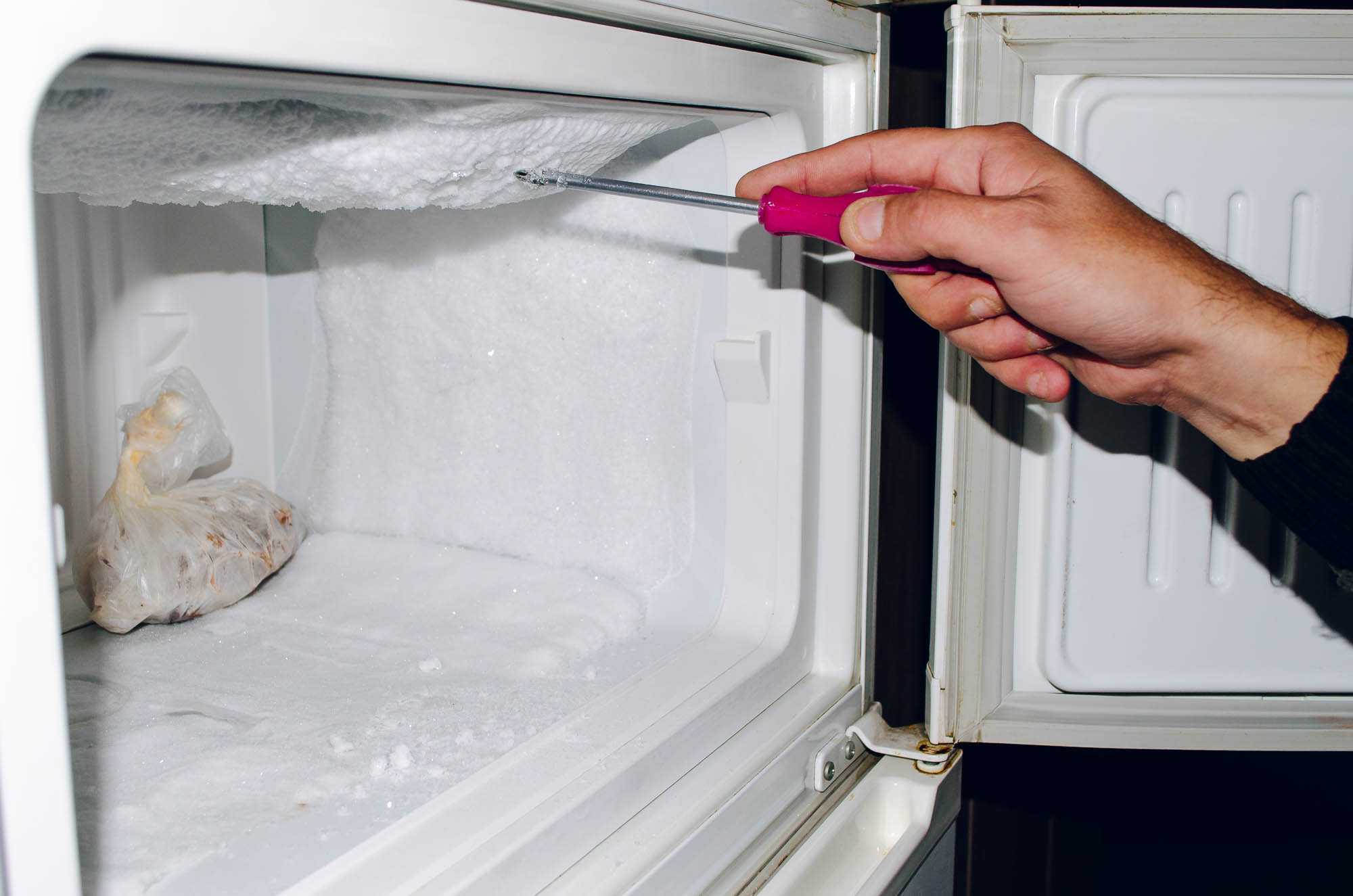 Холодильник сильно морозит: что делать и как исправить, неисправности и способы их устранения