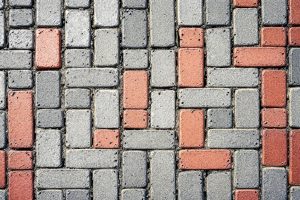Что выбрать: классическая тротуарная плитка или брусчатка?