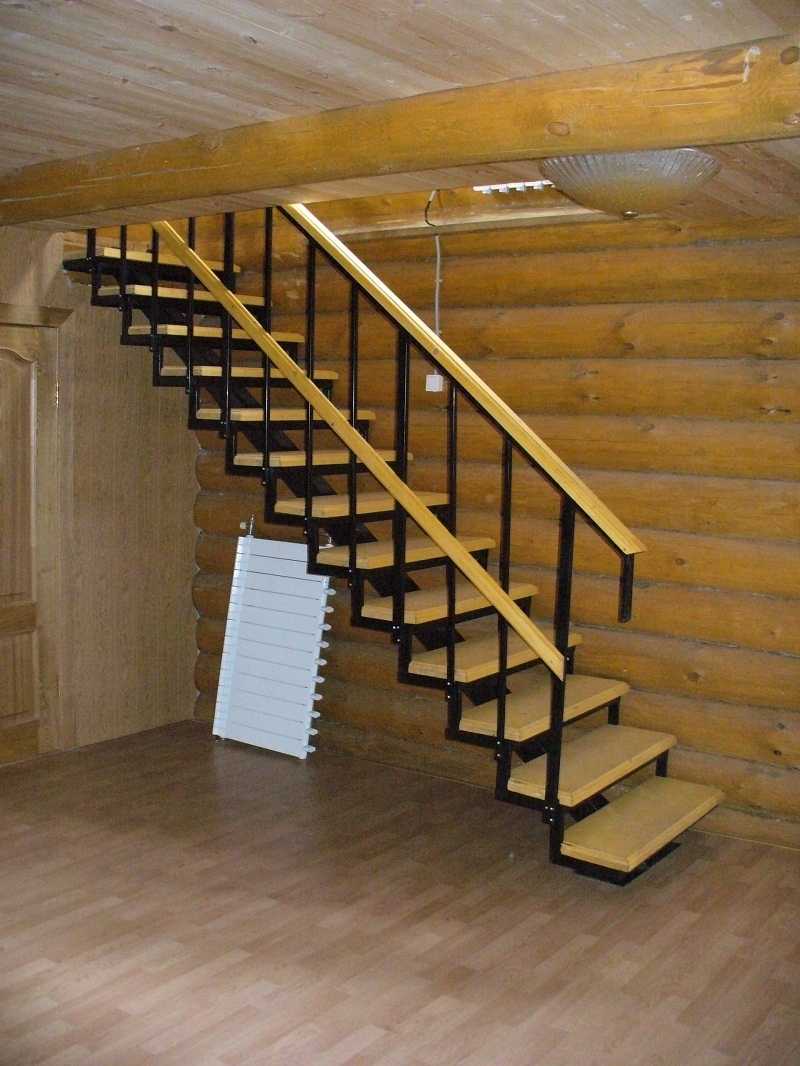 При строительстве дома стоит рассмотреть вопрос о лестнице, которая соединит отдельные этажи.