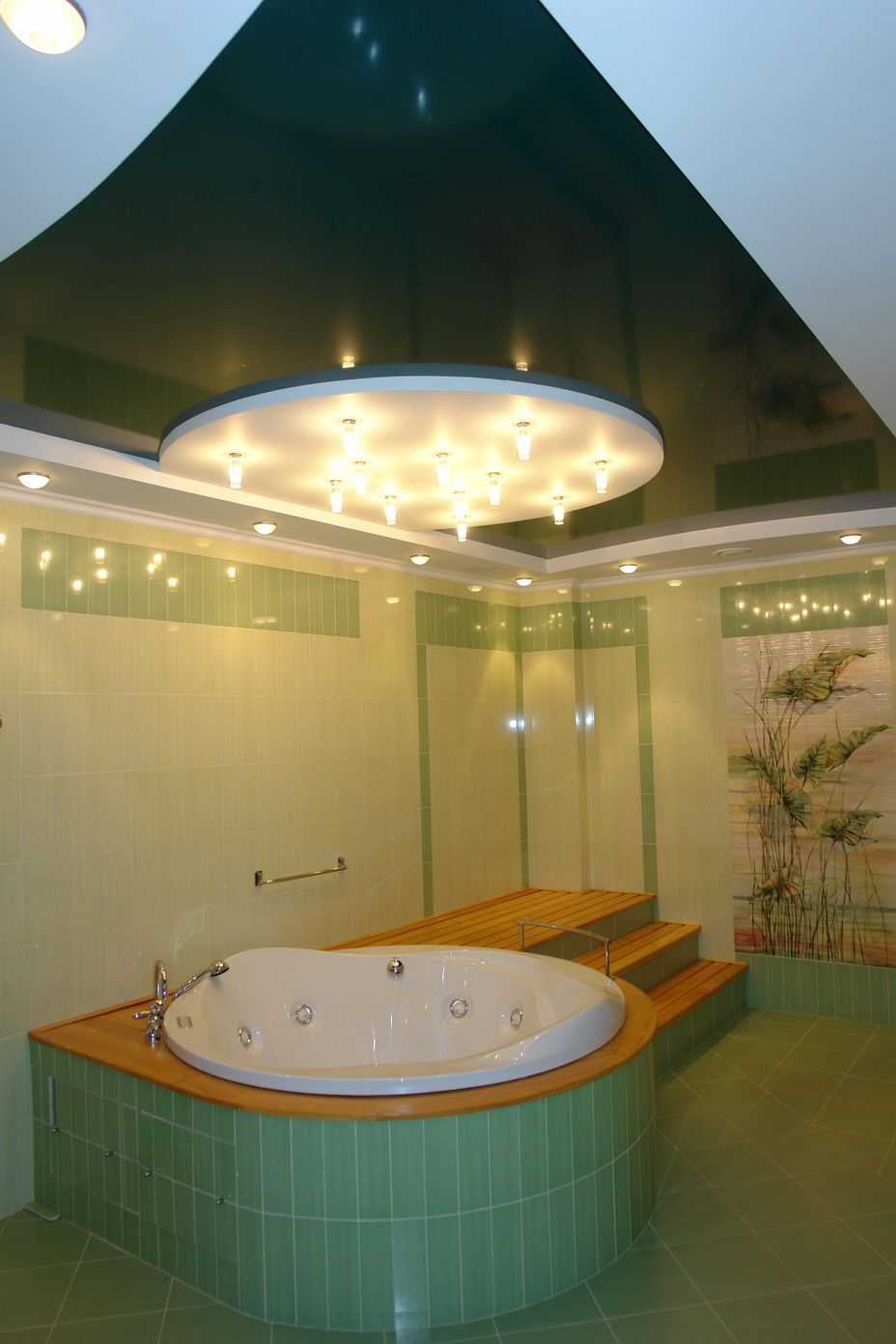 Какой выбрать потолок для ванной комнаты: советы экспертов (+ фото)