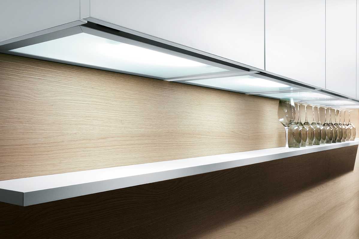 Светодиодная подсветка для кухни под шкафы: правильный монтаж