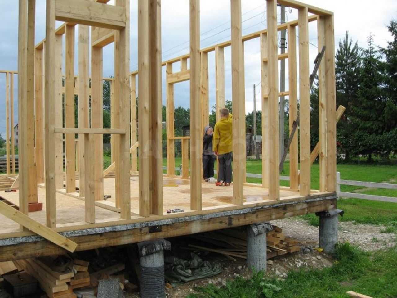 Как построить деревянный дом своими руками: особенности