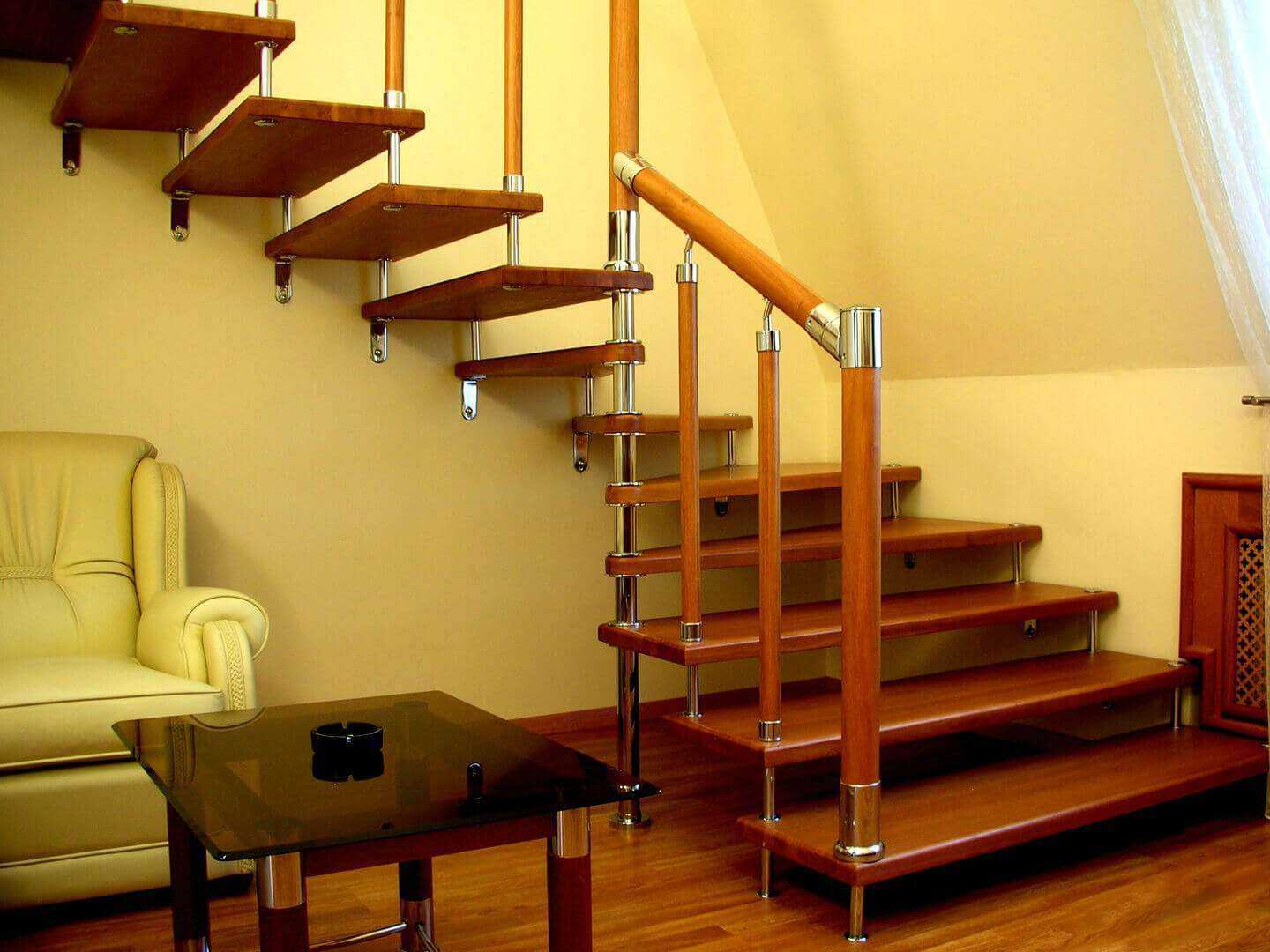 К какому этажу относится лестница. есть ли термины и определения: лестница и лестничная клетка