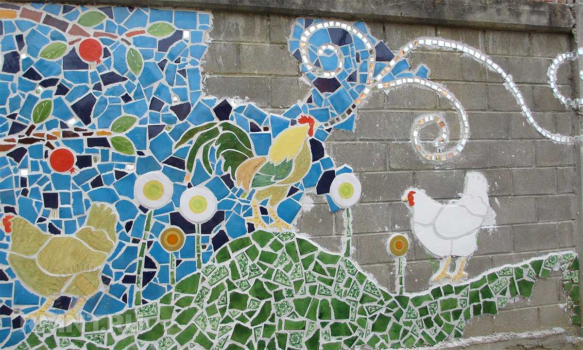 Укладка мозаики на стену