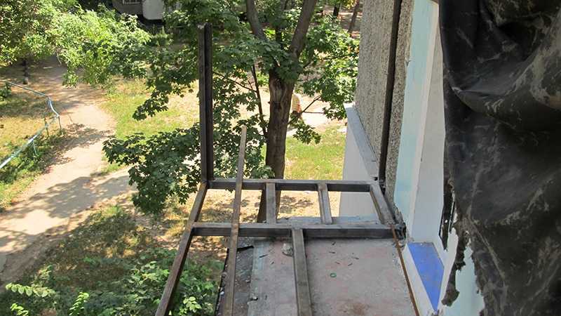 Особенности остекления балкона с выносом