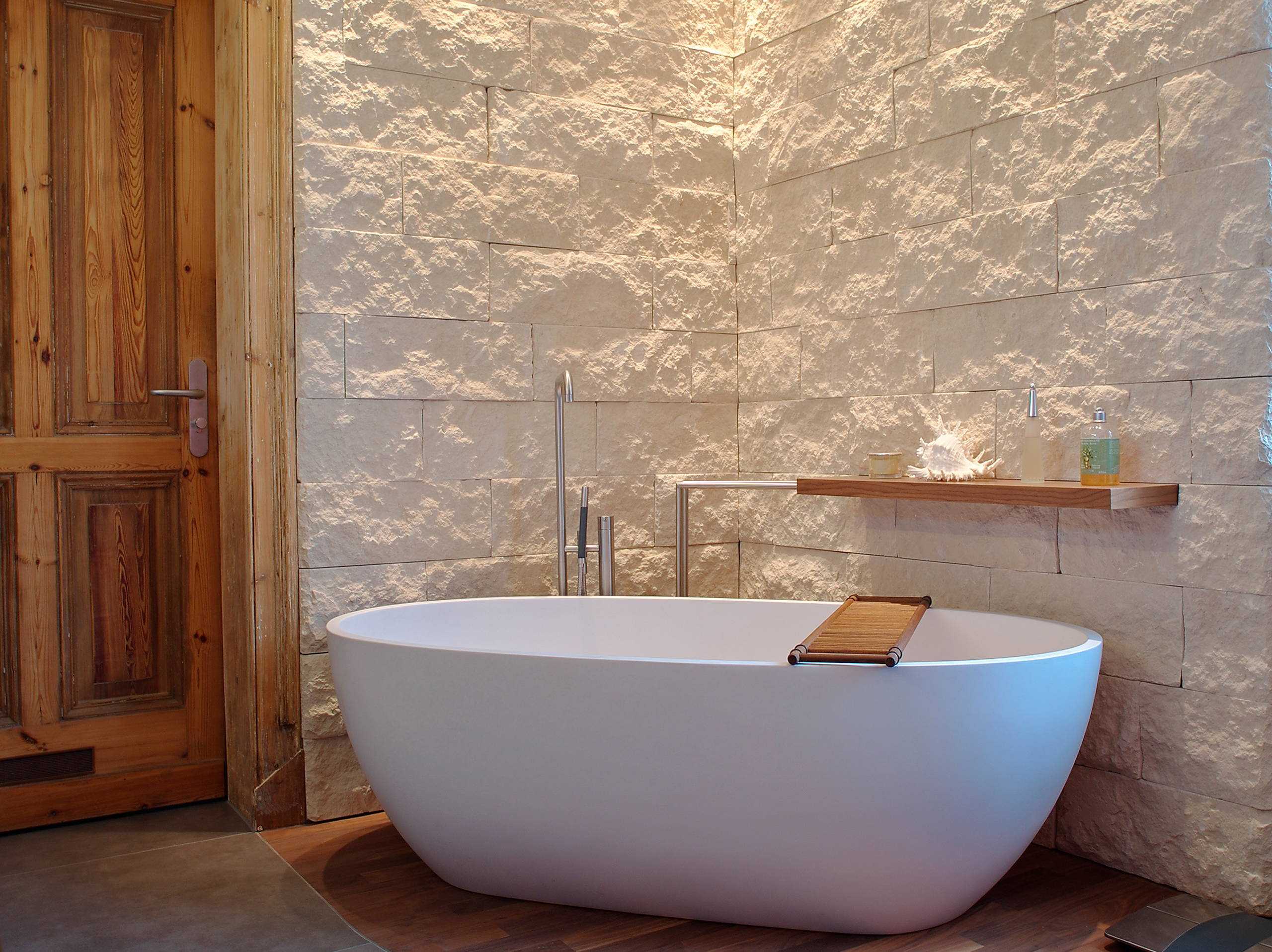 К выбору плитки для ванной надо подходить с ответственностью, так как ванна — одно из наиболее посещаемых мест квартиры.
