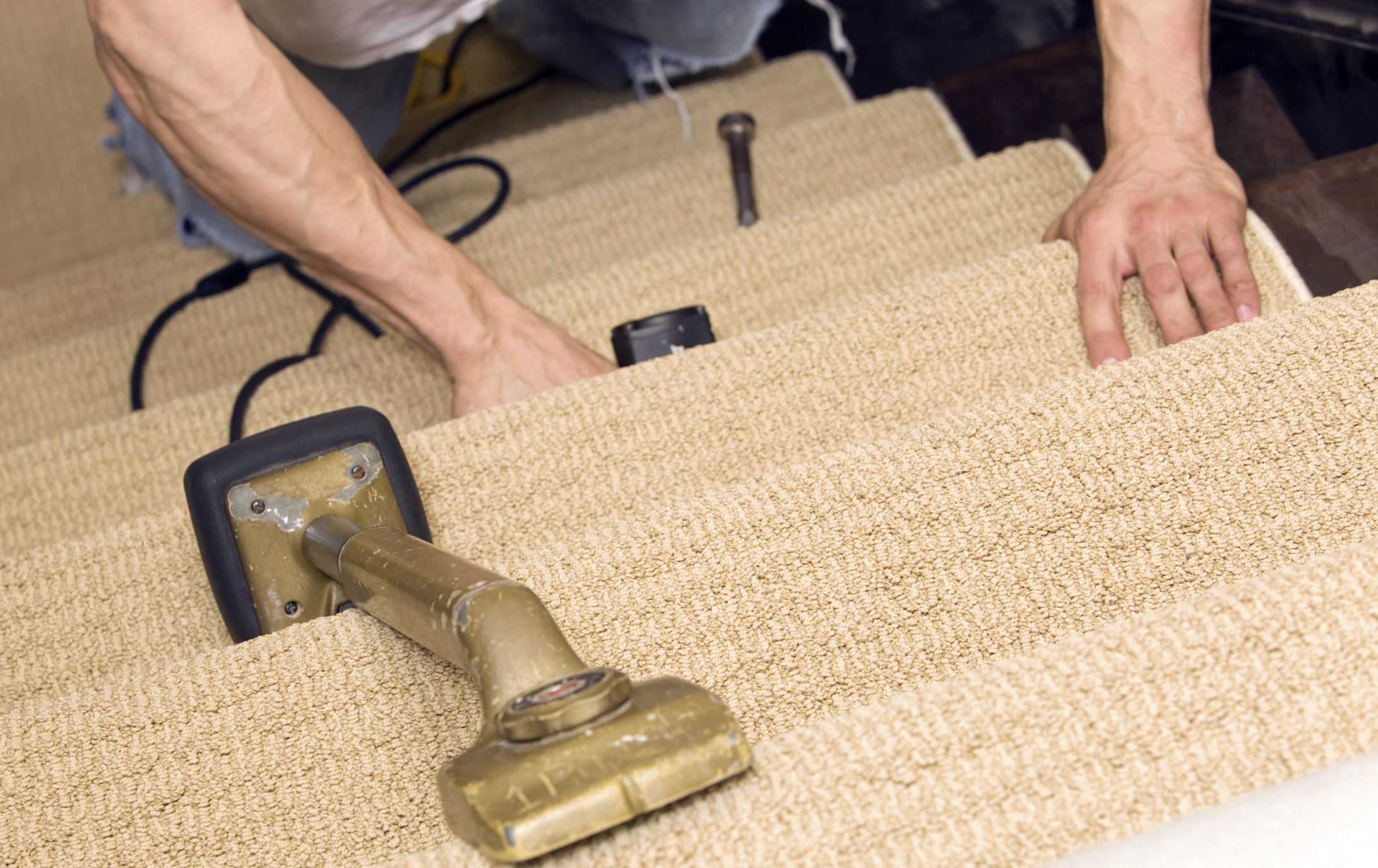 Укладка ковролина: своими руками, видео, пошаговая инструкция, технология, на деревянный пол