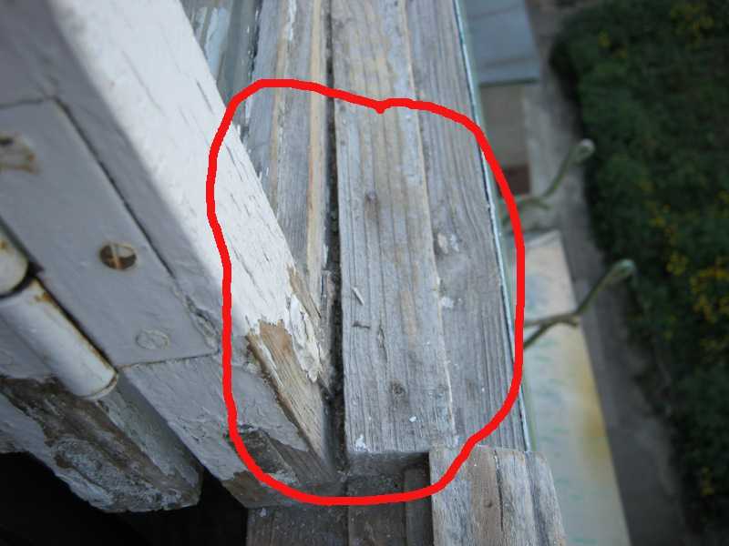 Восстановление деревянных окон: проблемы, инструкция по теплоизоляции, покраске и реставрации петель, фурнитуры