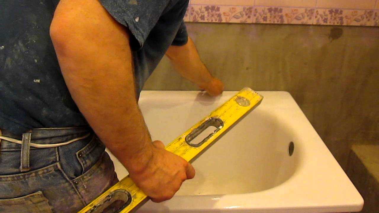 Установка чугунной ванны своими руками: как установить на ножки, на кирпичи (+ видео)