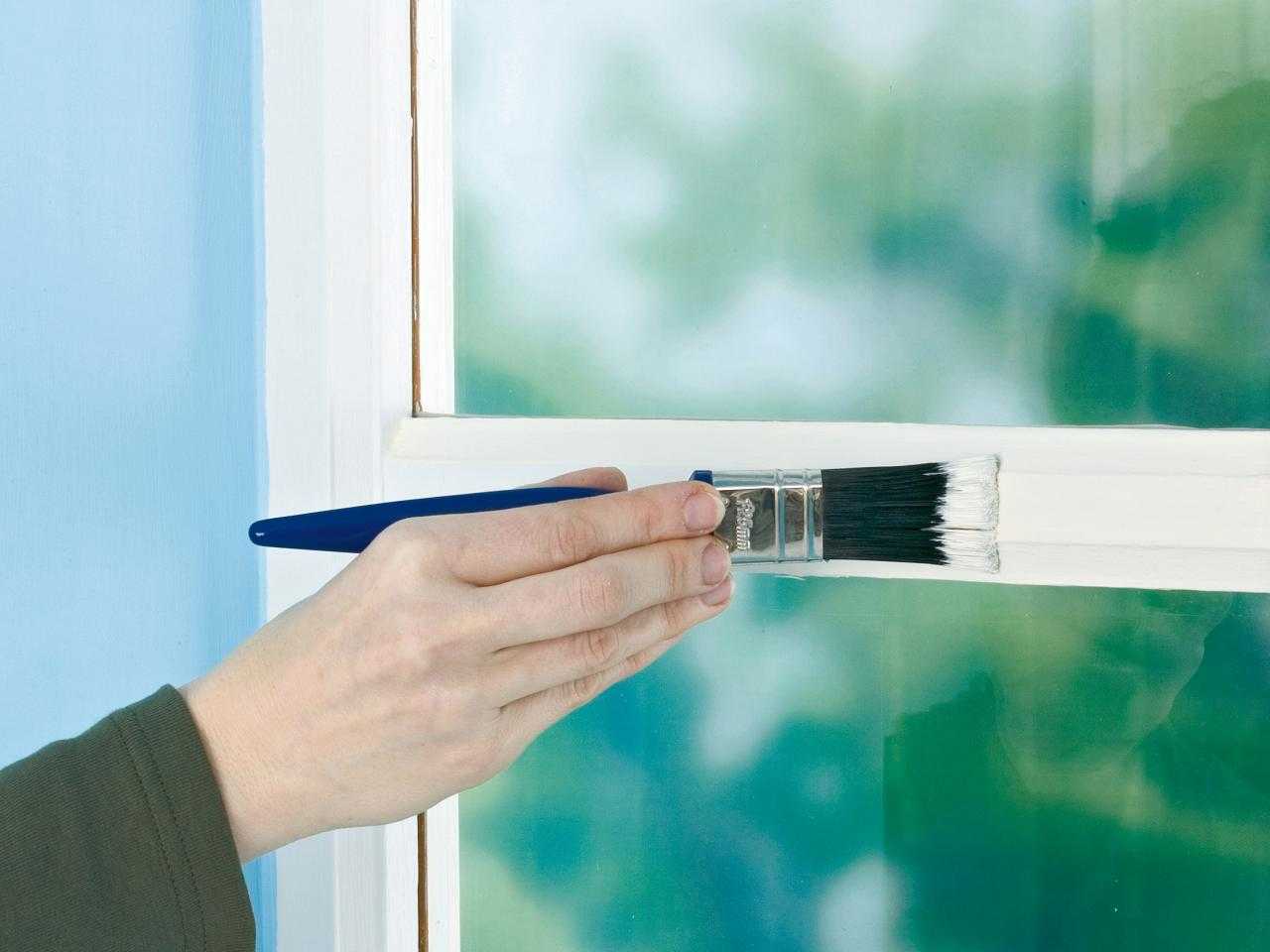 Как убрать краску со стекла на окне и не только: чем удалить старую и засохшую, чем лучше снять и очистить пятна и потеки?