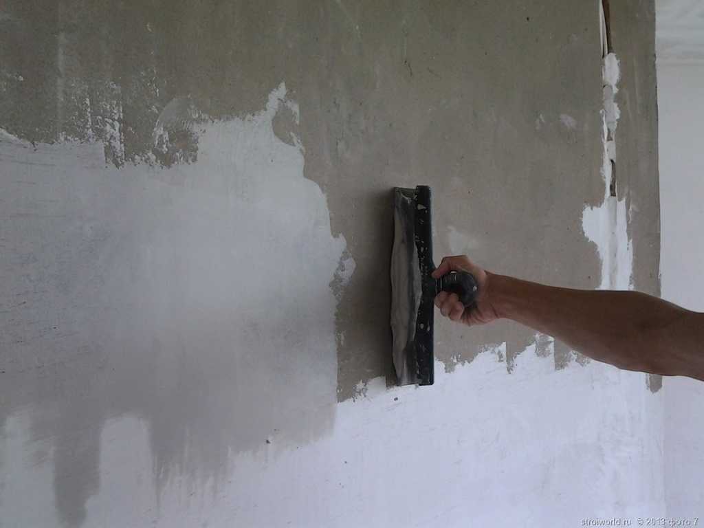При самостоятельном выравнивании стен и потолка необходимо иметь весь требуемый инструмент под руками.