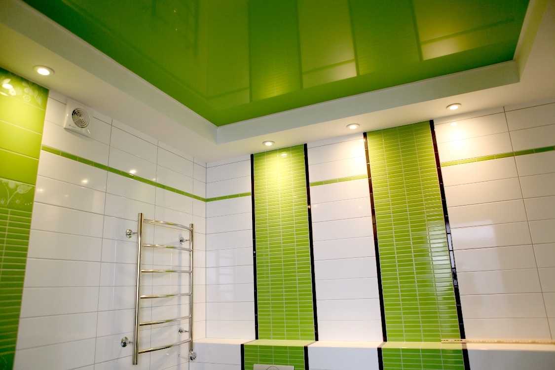 Какой цвет для натяжного потолка в ванной выбрать?
