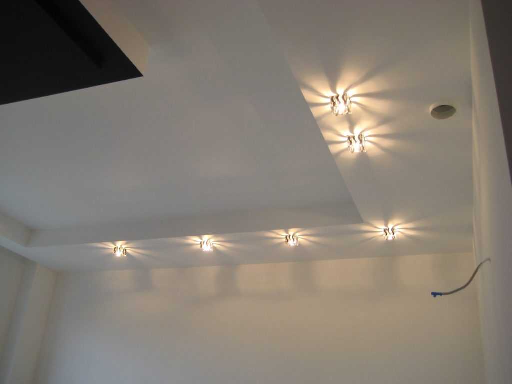 Освещение потолка – особенности размещения светильников и расчет светового потока (115 фото) – строительный портал – strojka-gid.ru