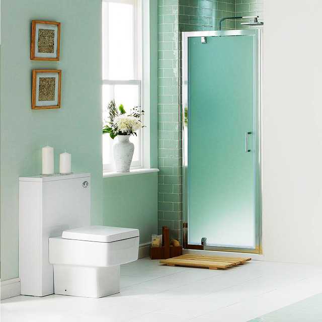 Стеклянная дверь в ванную комнату: варианты, установка