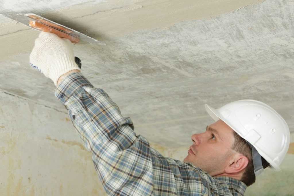 Штукатурка потолка: как правильно штукатурить, какую штукатурку выбрать, как отштукатурить потолок своими руками, чем лучше, нужно ли штукатурить потолок