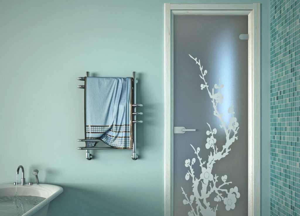 Достоинства стеклянных дверей для ванной