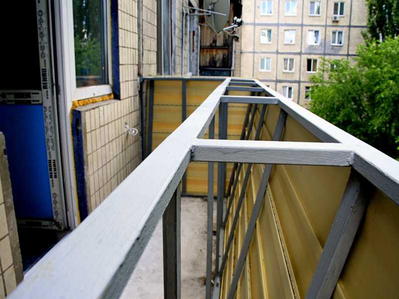 2 способа сделать балкон с выносом - по подоконнику и основанию плиты