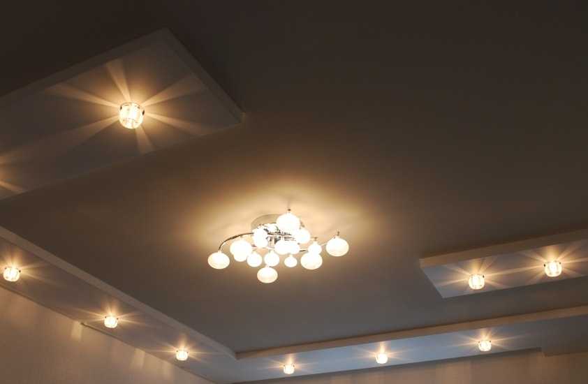 Расположение светильников на потолке: натяжном, гипсокартонном