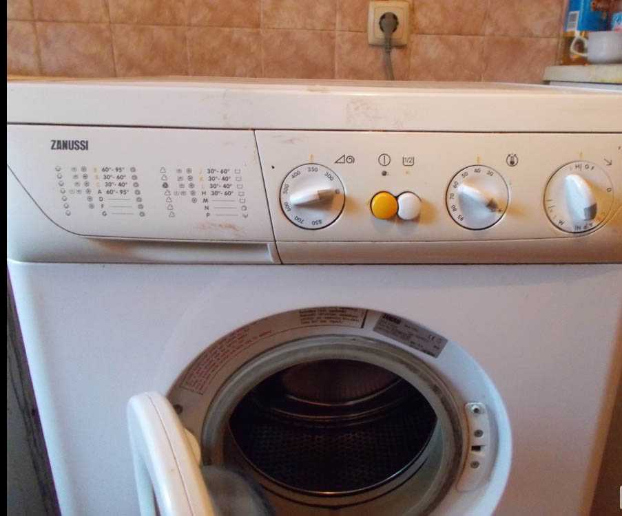 Занусси стиральная не сливает воду. Занусси стиральная машинка. Стиральная машина Zanussi 2002. Занусси стиральная машинка 2010. Стиральная машина Занусси 508.