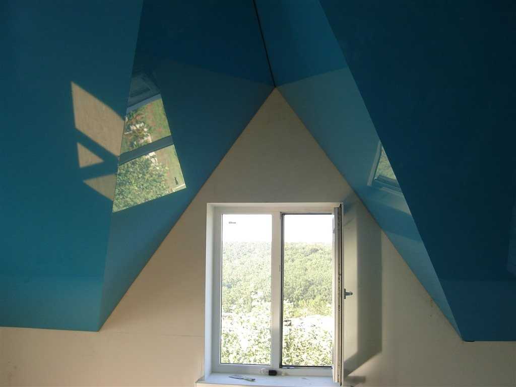 Дизайн мансардного этажа: спальни, детской, оформление потолка, стен