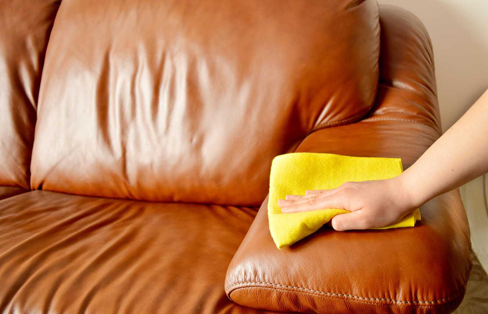 Обойдемся без химчистки: как и чем можно убрать воск с ковра в домашних условиях?