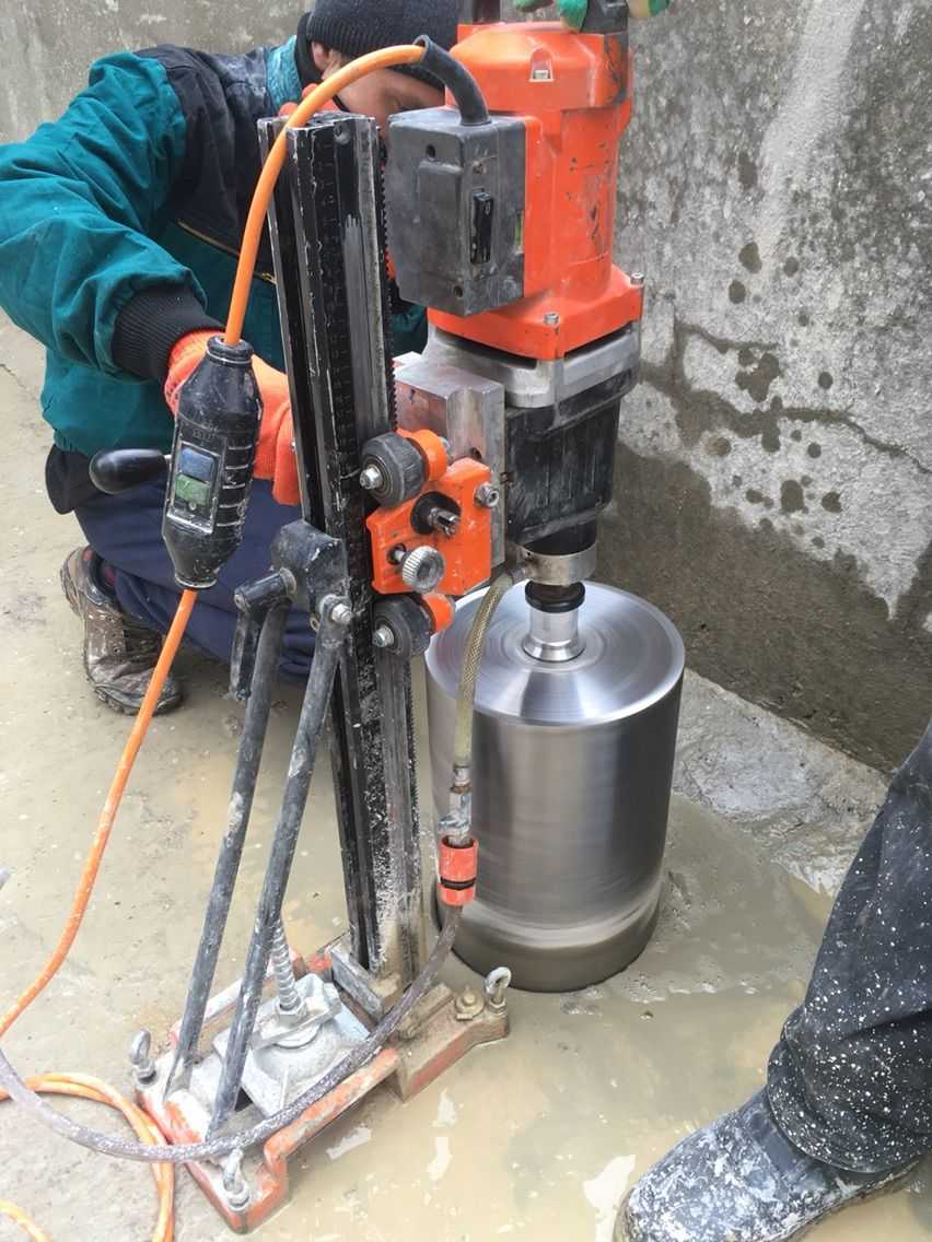 Как просверлить отверстие в бетоне – простая инструкция и советы мастеров