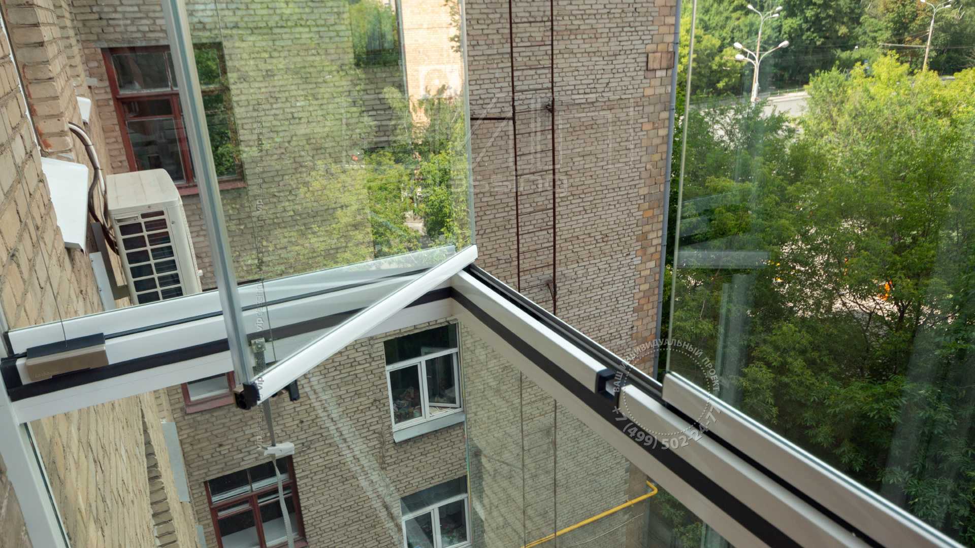 Остекление и отделка балконов (63 фото): отзывы о внутренней отделке холодным бамбуковым материалом
