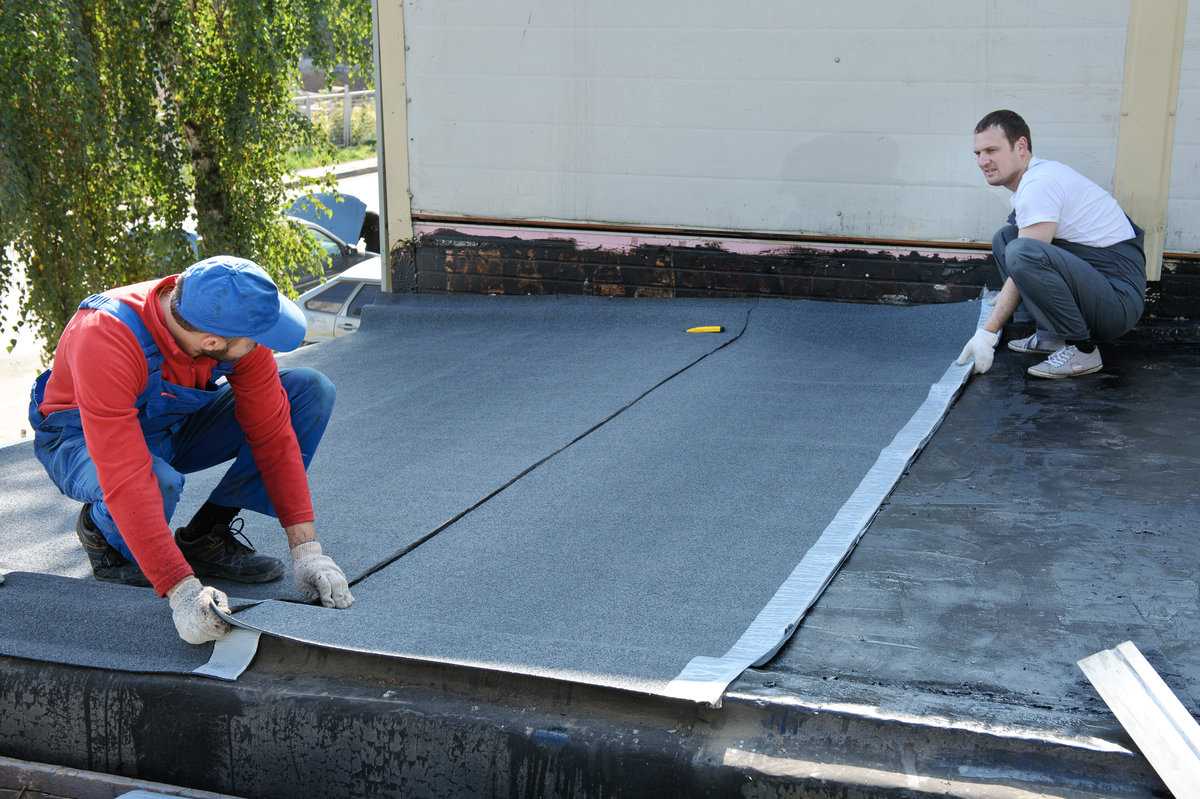 Некоторые застройщики используют для покрытия своих крыш плоские листы, которые называться в профессиональных кругах – фальцами.