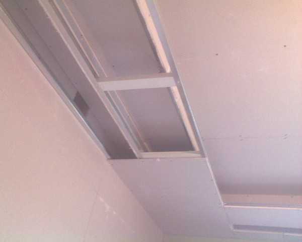 Что делают сначала  потолок, стены или пол, что делать при ремонте в первую очередь  натяжной потолок, поклейку обоев, ламинат и дверь  до или после