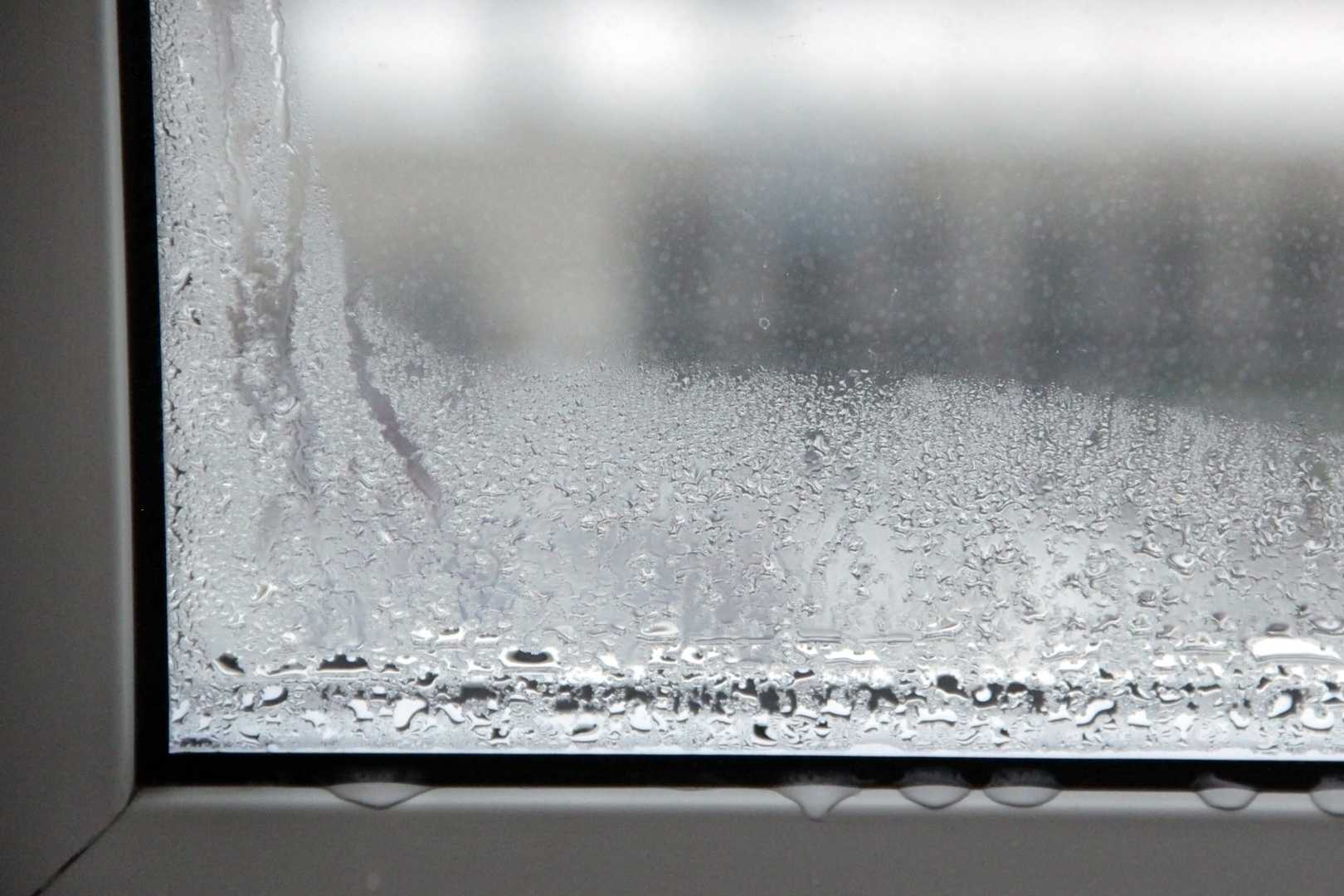 Почему потеют пластиковые окна?