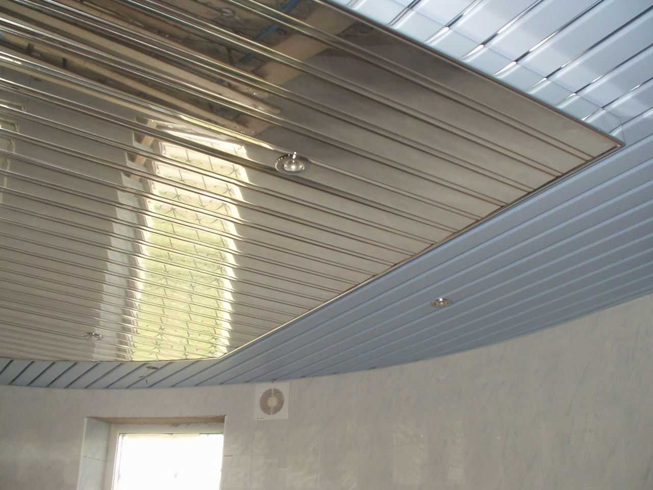 Пластиковый потолок: монтаж пластиковых панелей на потолок, как сделать подвесной потолок из пластика, как собрать своими руками