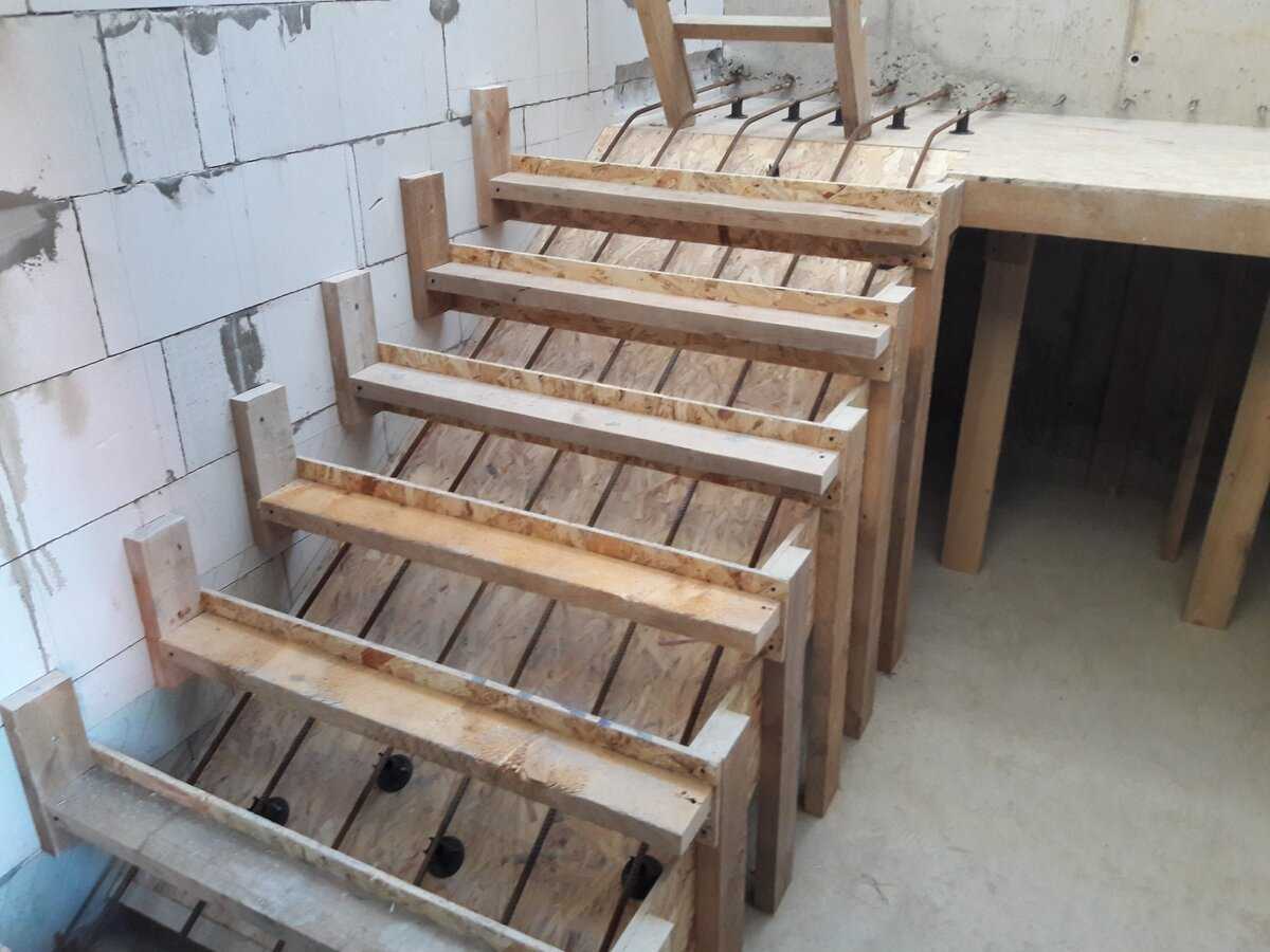 Монолитные лестницы: виды конструкций, армирование и монтаж