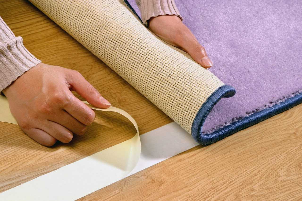 Укладка ковролина (51 фото): как стелить ковролин на теплый пол, как правильно выбрать плинтус и клей для коврового покрытия