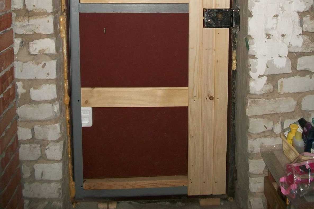 Как утеплить входную металлическую дверь своими руками снаружи и изнутри