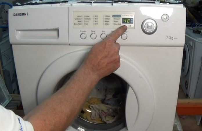 Неисправности стиральных машин hotpoint-ariston: причины и устранение поломок. почему машина не включается, не сливает воду и не отжимает белье?