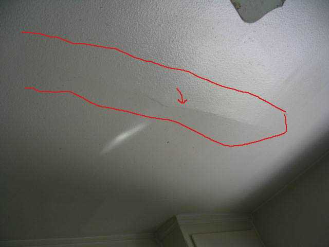 Трещины на потолке: причины появления и методы устранения