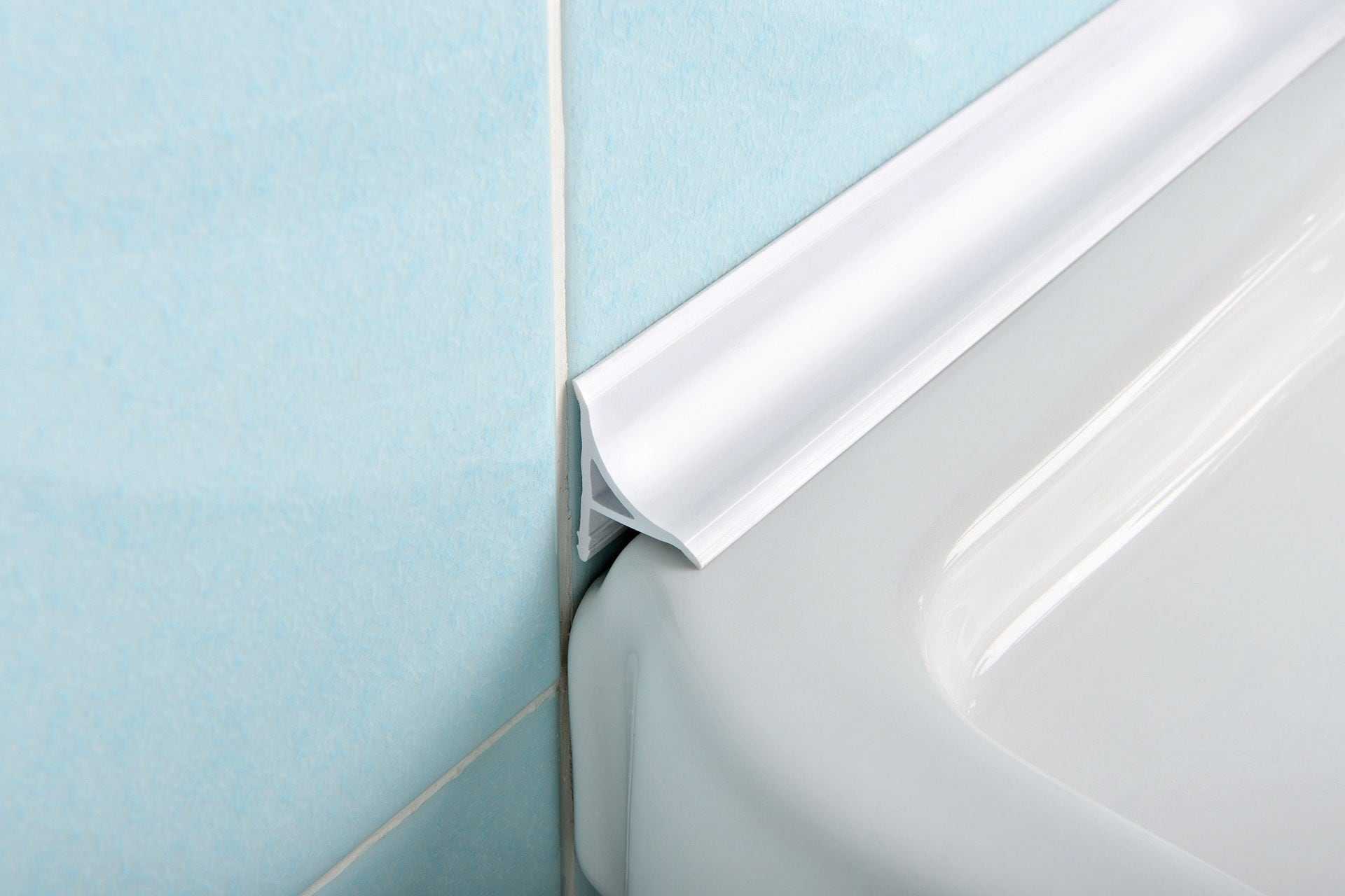Как заделать щель между стеной и бортиками ванны: 7 простых способов