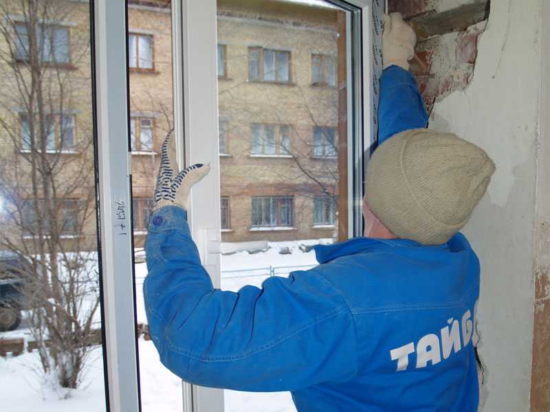 Установить пластиковые окна зимой: виды и нюансы зимних работ