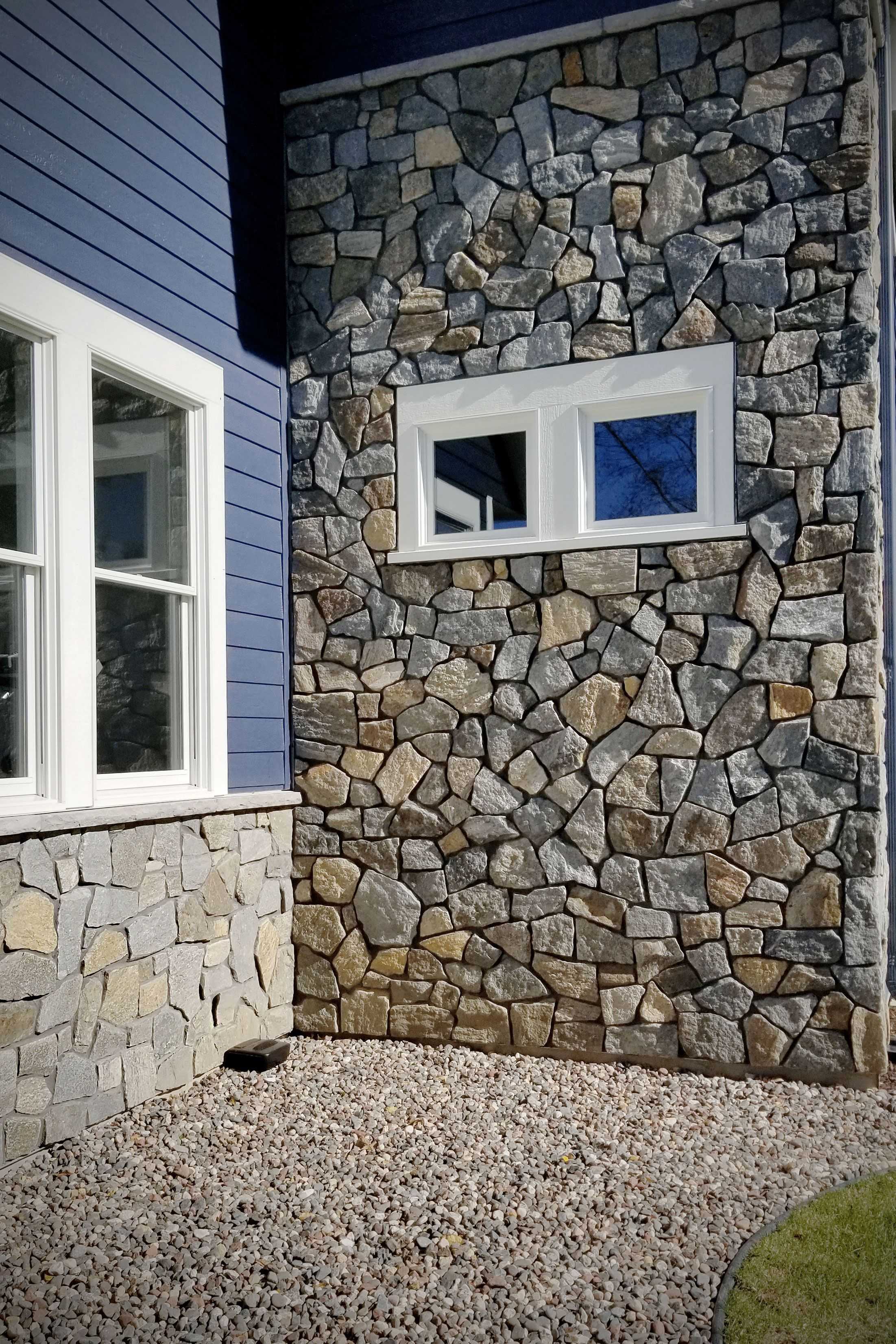Фасадный камень: особенности, варианты отделки и стоимость материалов