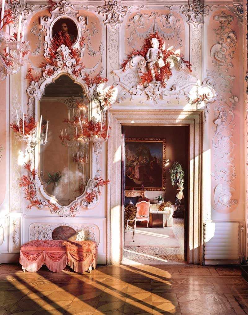 Стиль рококо (103 фото): что это в интерьере и дизайне? особенности современного оформления комнат, выбор обоев для стен
