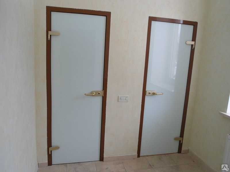 Стеклянные двери для ванной и туалета: раздвижные для санузла, установка