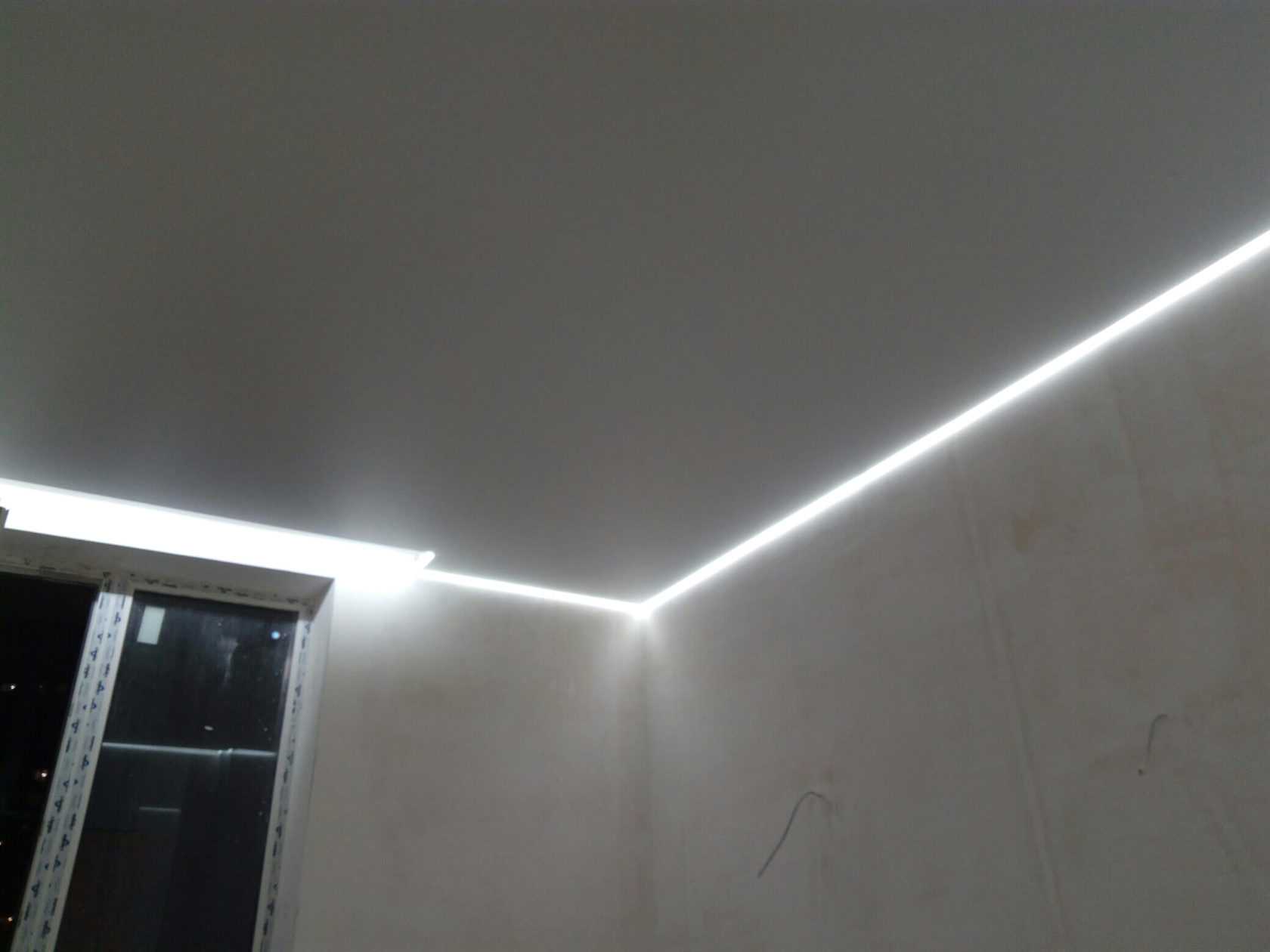 Парящий потолок (66 фото): что это такое, натяжные потолки нового поколения с подсветкой по периметру, парящие линии в дизайне конструкций, отзывы